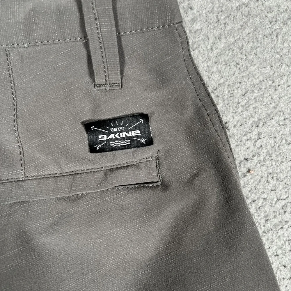 Dakine Shorts Mens 29 Gray Amphibian Hybrid‎ Chino Quick Dry Casual Preppy Logo